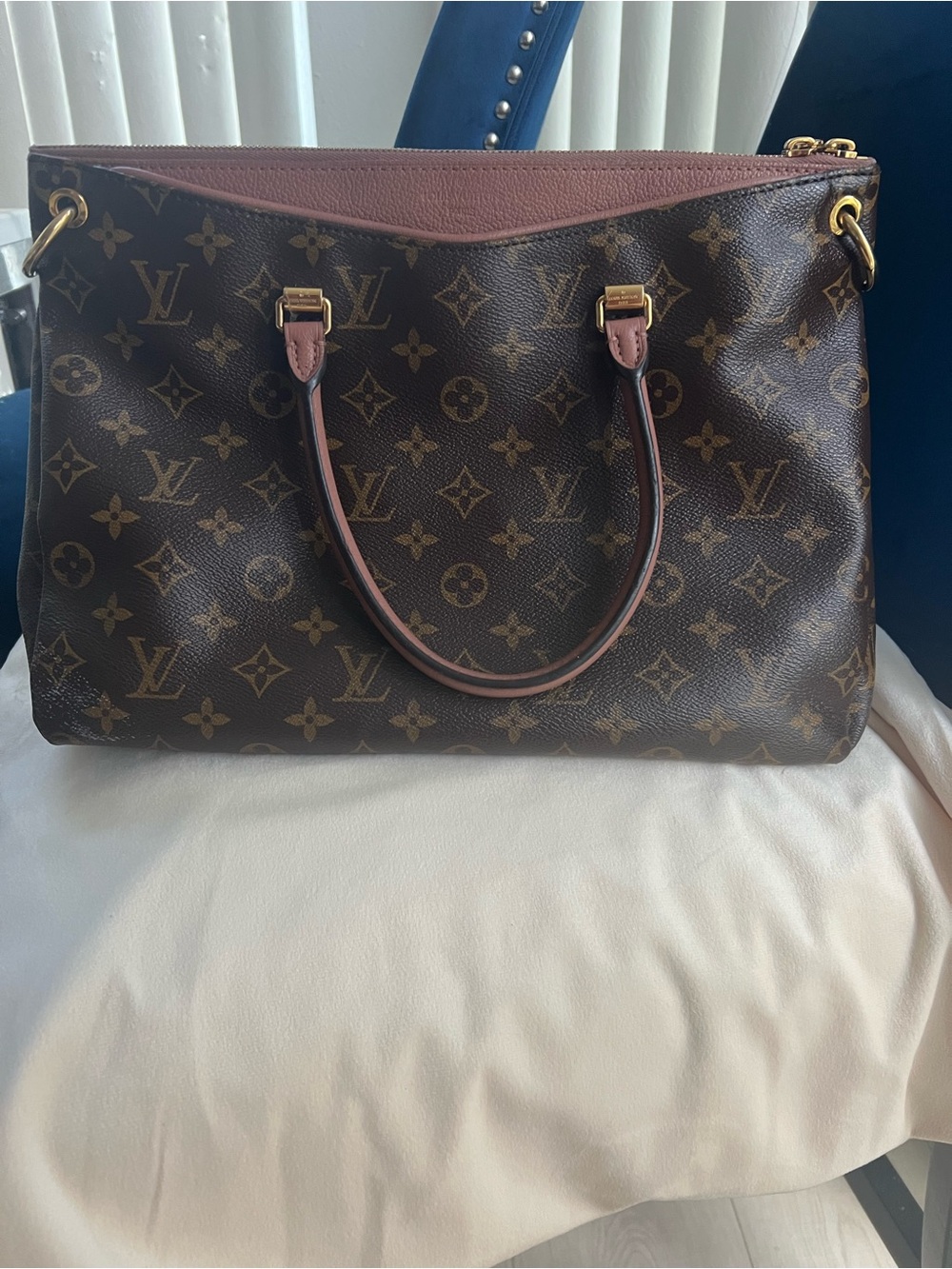 100% Authentic Louis Vuitton Pallas